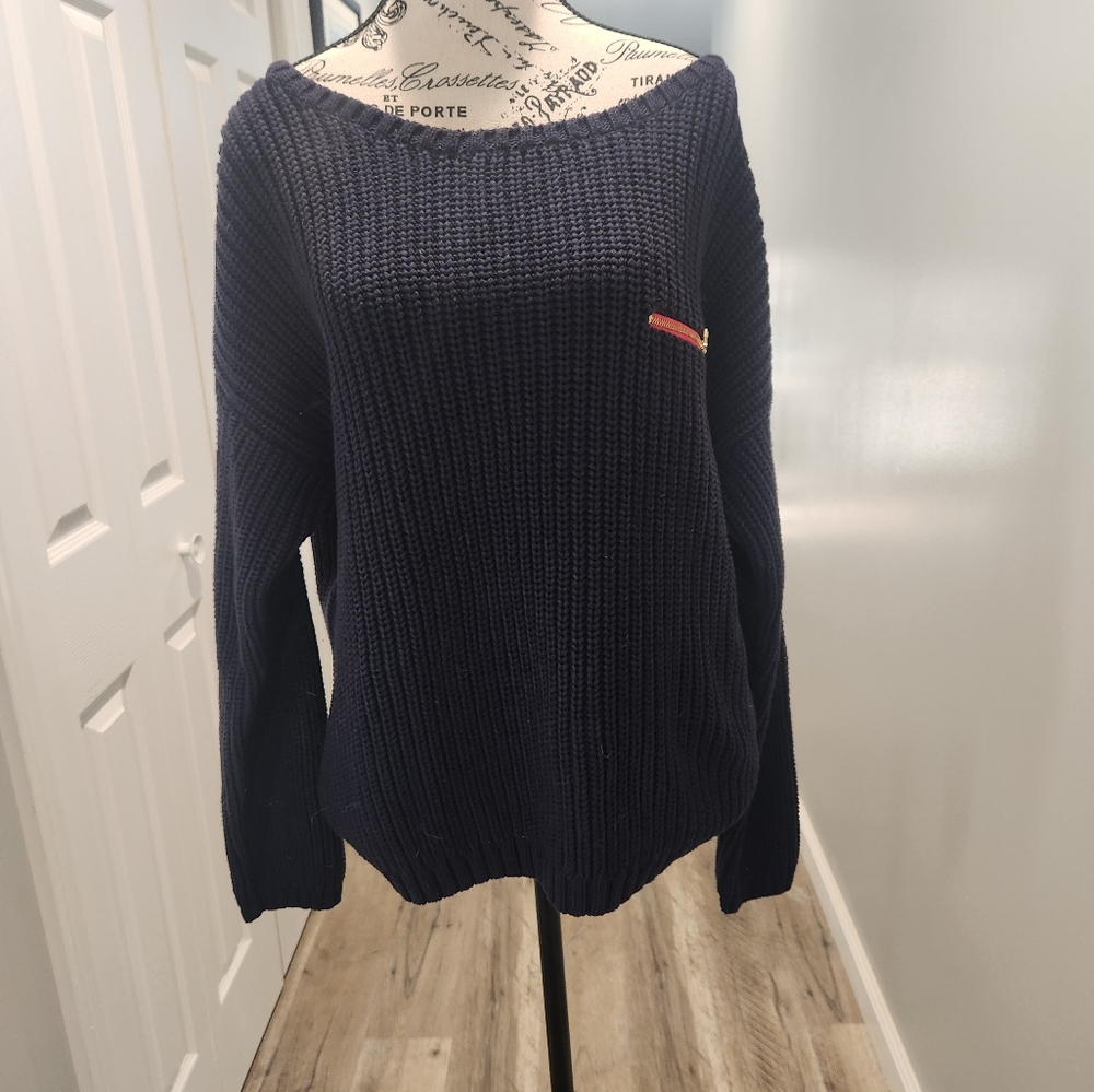Beautiful Tommy Hilfiger women's sweater